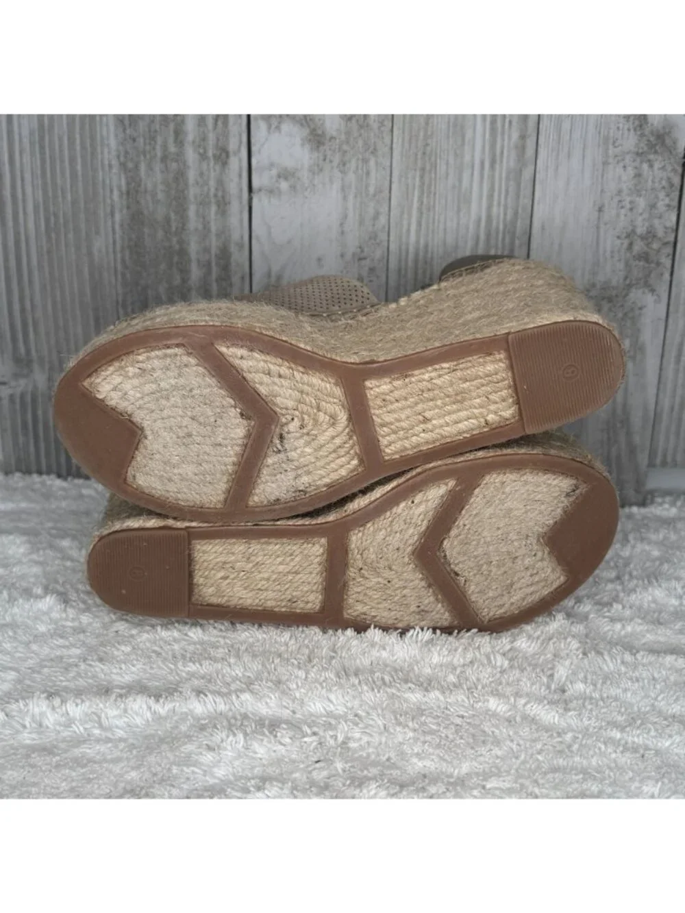 Marc Fisher Taupe Perforated Suede Platform Espadrille Sandals Size 8 M